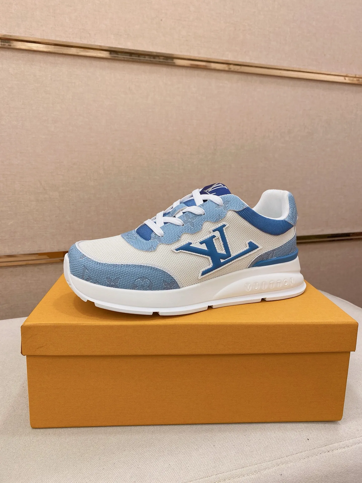 Men's shoes💰 462💰louis vuitton (Louis Vuitton/lv)🔍🔍The new counters are on sale at the same time. The uppers are imported from Italy. ️Re-engraved🇮🇹💪💪, ⚠Sole: The original sole is specially provided by the original factory, the exclusive movable molded sole is super comfortable, ⚠Original factory follow-up goods, 🔍🔍high quality, you can go in and out of the counter at will, welcome to compare⚠. Code number: 38-44 (45/46 customized, non-refundable)